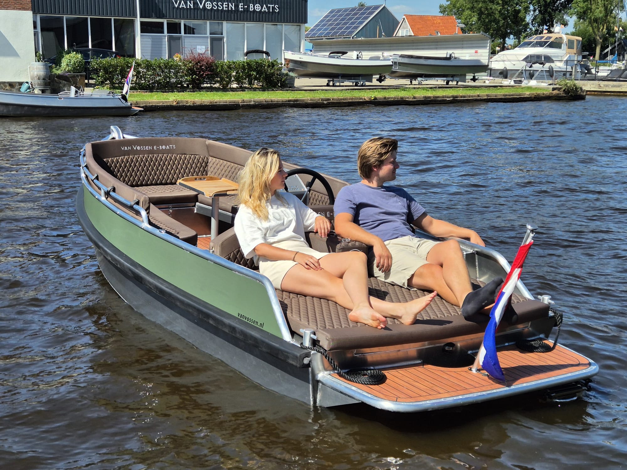 Van Vossen E-Tender Lounge deck