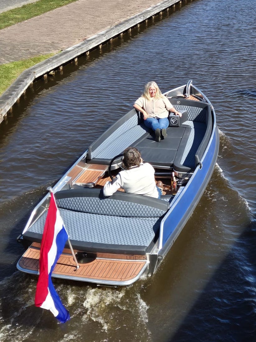 Tender 590 met extra zonnedek