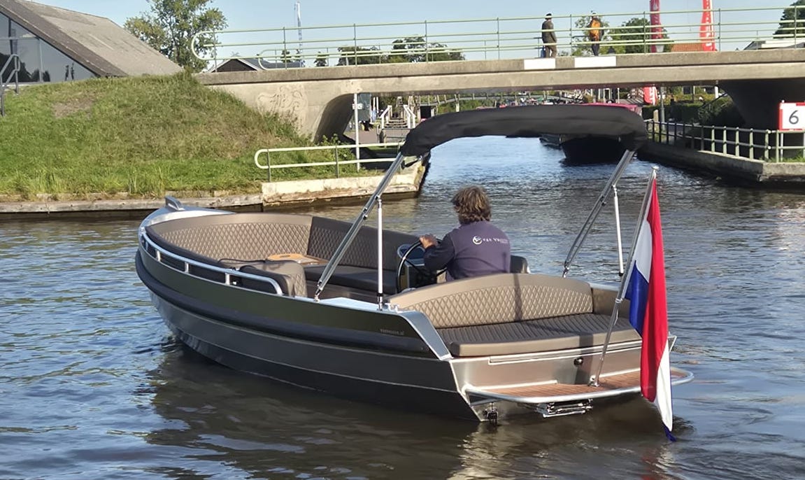 Van Vossen E-Tender 690