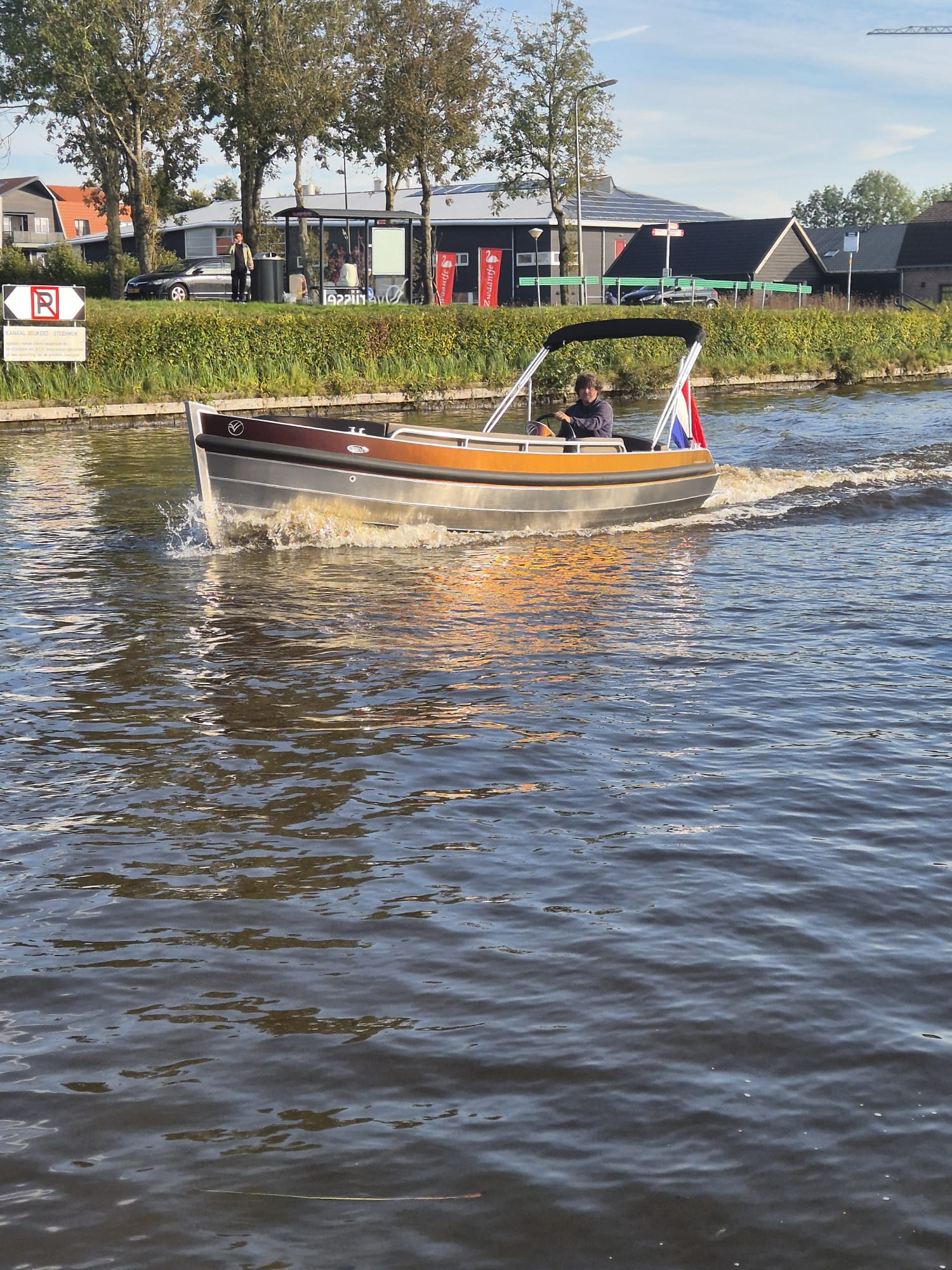 Van Vossen E-Tender 690