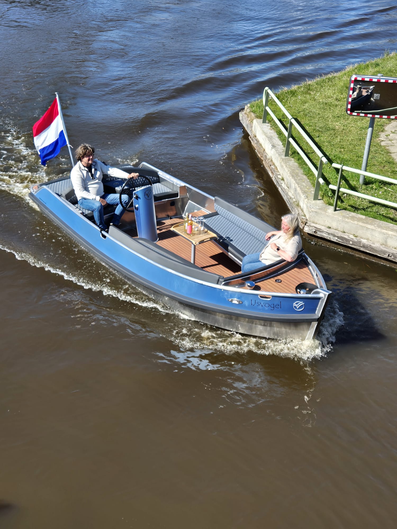 Van Vossen Tender 590