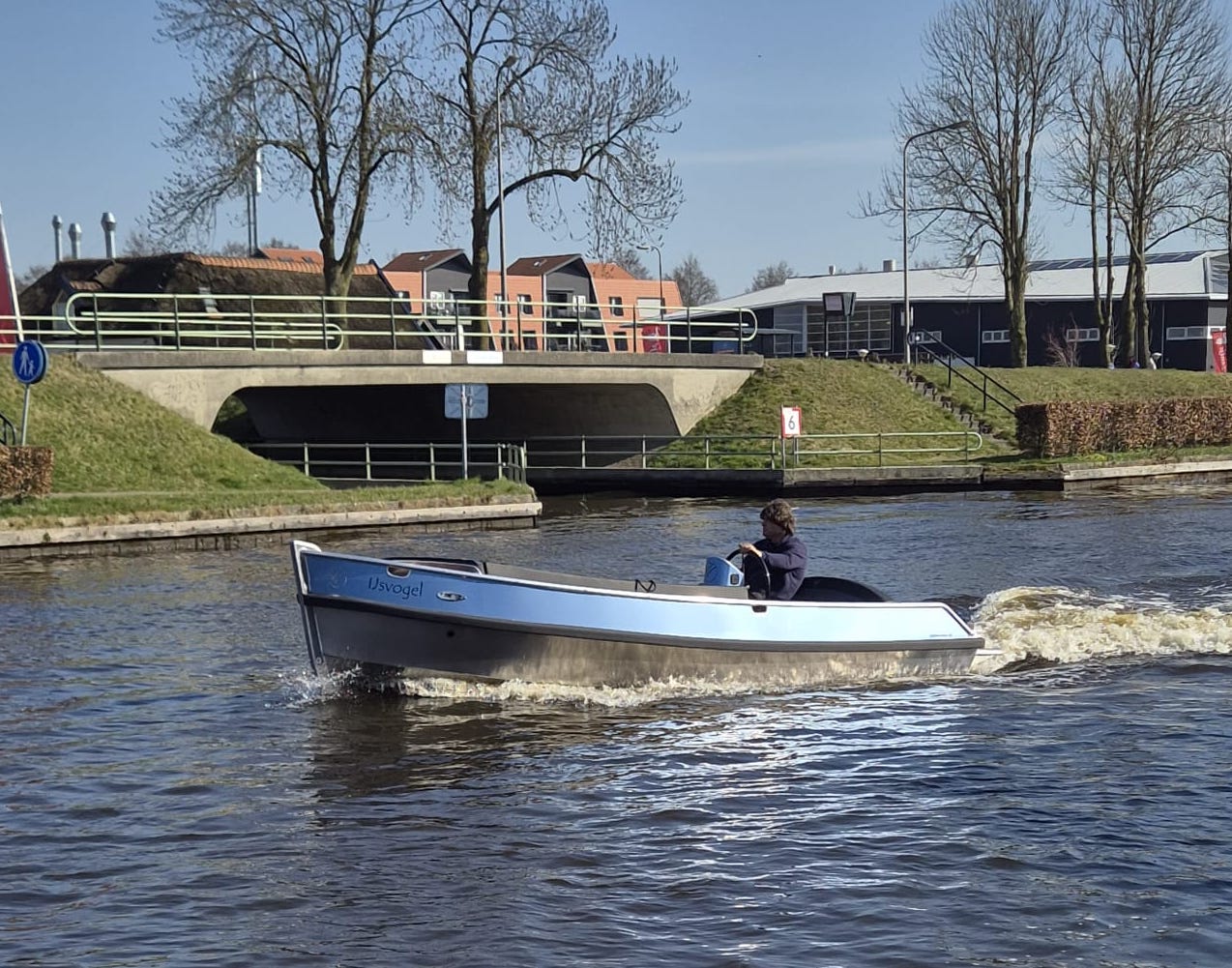 Van Vossen E-Tender 590 